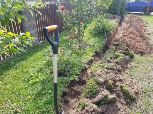 Cómo utilizar una pala para crear sistemas de drenaje en tu jardín Cómo utilizar una pala para crear sistemas de drenaje en tu jardín